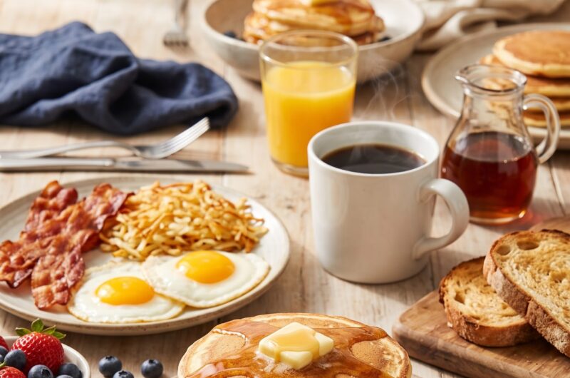 American Breakfast: Classic Foods, Easy Recipes, and Delicious Morning Ideas